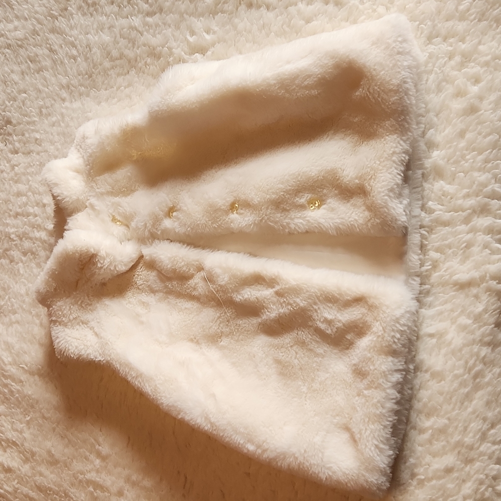 Epic Threads girl's white faux fur vest, size 6